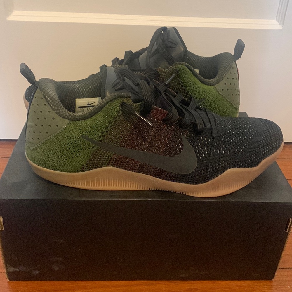 KOBE 11 Elite Low 4KB 'BLACK HORSE' . Used. US 9.5. SKU 824463-063.
